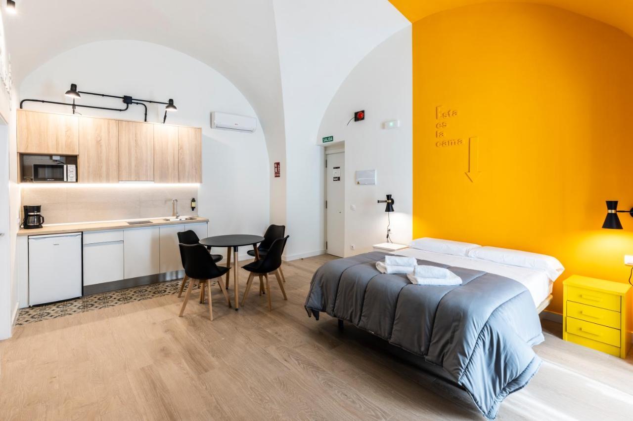 Apartamentos Turisticos De La Bernarda Касерес Экстерьер фото
